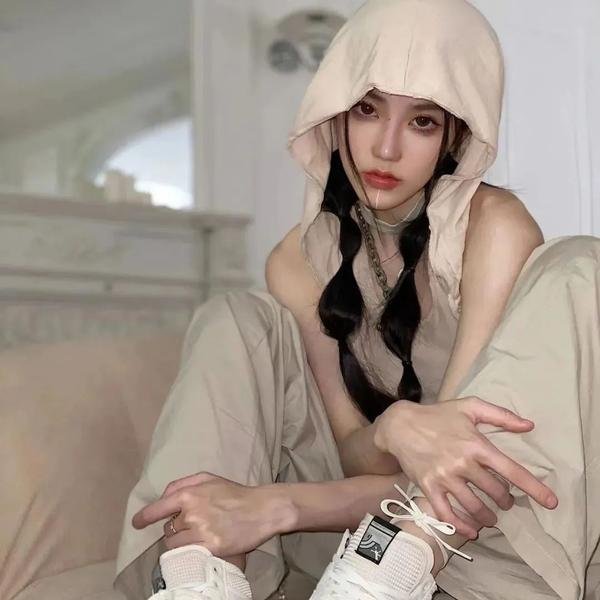 黑影窥窗